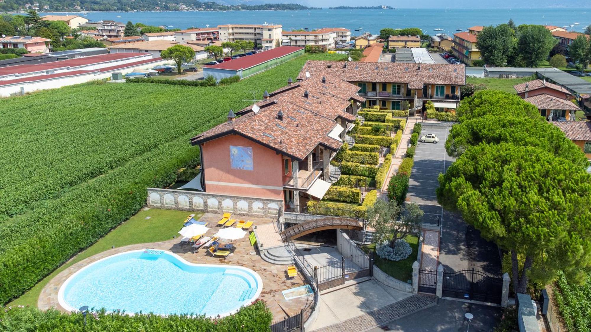 Lago Di Garda A 300M - House In Manerba مانربا ديل جاردا المظهر الخارجي الصورة