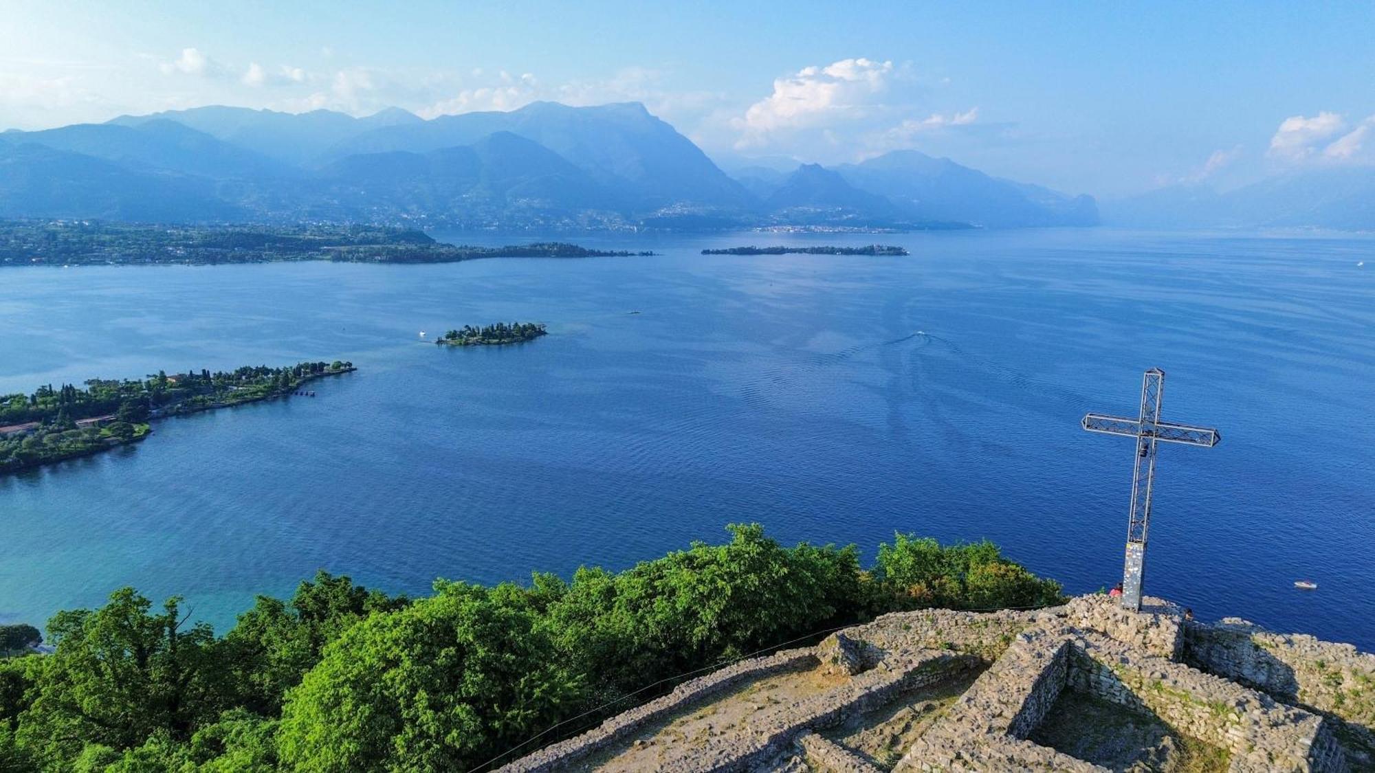 Lago Di Garda A 300M - House In Manerba مانربا ديل جاردا المظهر الخارجي الصورة